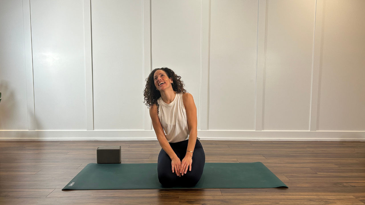 Avoir une sensation de calme intérieur et bien gérer son stress grâche au Restorative yoga. Espace M Yoga offre des cours de Restorative Yoga pour vous aider à mieux gérer votre stress.