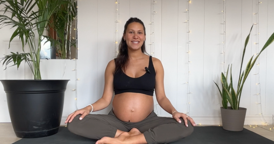 Faire du yoga en ligne pendant la grossesse offre de nombreux avantages